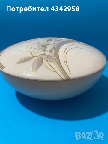 Винтидж порцеланова кутия Kaiser Porzellan с капак, декорирана с флорален мотив "Анабел".1970 г., снимка 2 - Антикварни и старинни предмети - 52895797