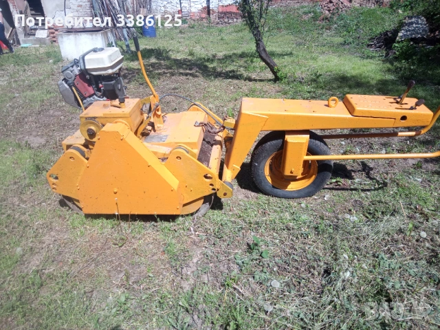 Продавам валяк 1060 кг Stavostroj ръчноводим, самоходен