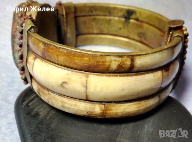 СТАРА ОГРОМНА ЕТНОГРАФСКА ТИБЕТСКА БРОНЗОВА ГРИВНА РЪЧНА ИЗРАБОТКА ИНКРУСТИРАНА с ЯСПИС и РОГ 38150, снимка 2 - Антикварни и старинни предмети - 51360663