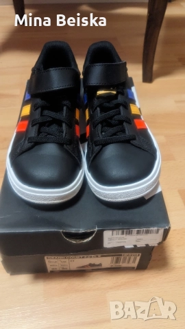 Маратонки Адидас 30.5, снимка 2 - Детски маратонки - 52593566