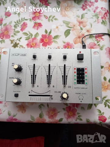 Продавам малък смесителен пулт.