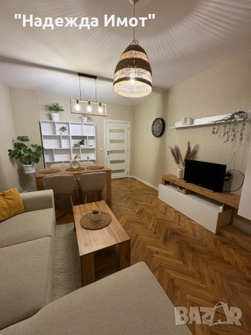 Тристаен апартамент в кв."Чайка"