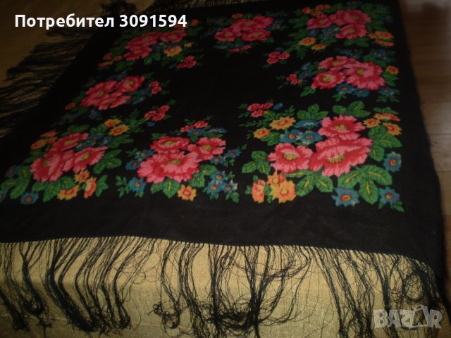 Винтидж Руски дамски голям квадратен черен шал на цветя, снимка 5 - Шалове - 37350177