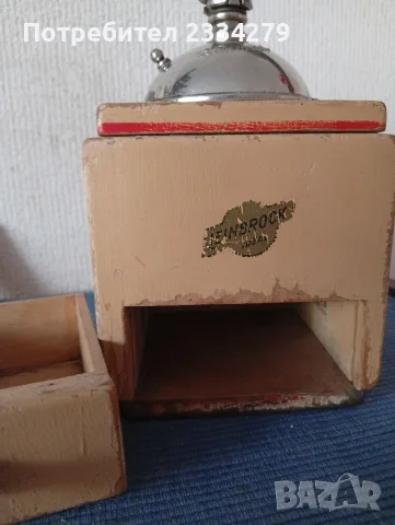 Стари ръчни кафемелачки, трапезни ножове., снимка 9 - Антикварни и старинни предмети - 55409667