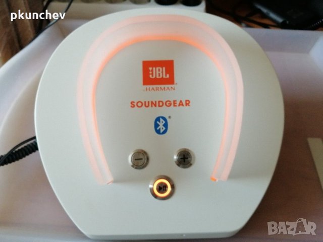 Стойка със зарядно за слушалки JBL Soundgear Raiser, снимка 1 - Bluetooth слушалки - 29881983