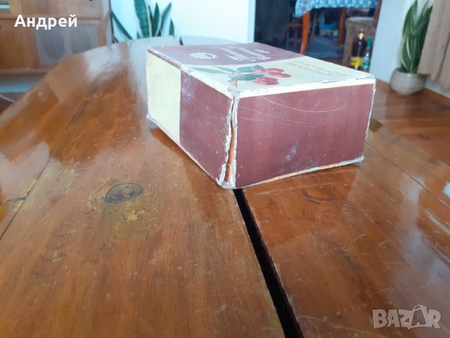 Стара кутия от Шоколадови бонбони Пияни Вишни, снимка 3 - Други ценни предмети - 31684618