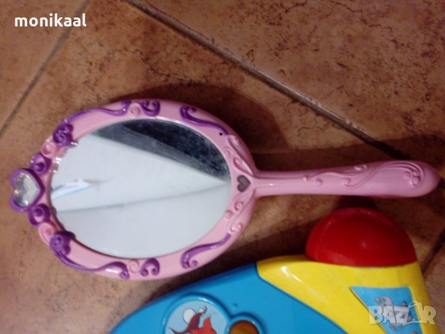 Огледало казващо коя принцеса си Фишър прайс, снимка 3 - Музикални играчки - 30889657