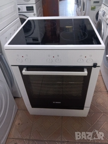 Свободно стояща печка с керамичен плот Бош Bosch 60 см широка с две години гаранция!