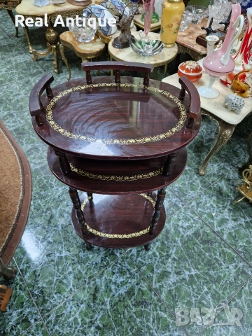 Прекрасна антикварна италианска конзолна масичка , снимка 3 - Антикварни и старинни предмети - 52889890