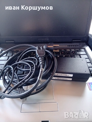 Лаптоп за части с кабел и чанта