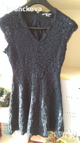 Тъмносиня дантелена рокля H&M