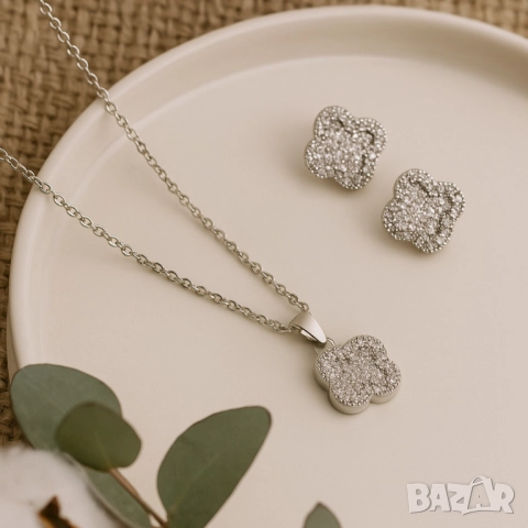 Елегантен комплект колие с обеци