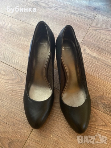 Чисто нови обувки от естествена кожа