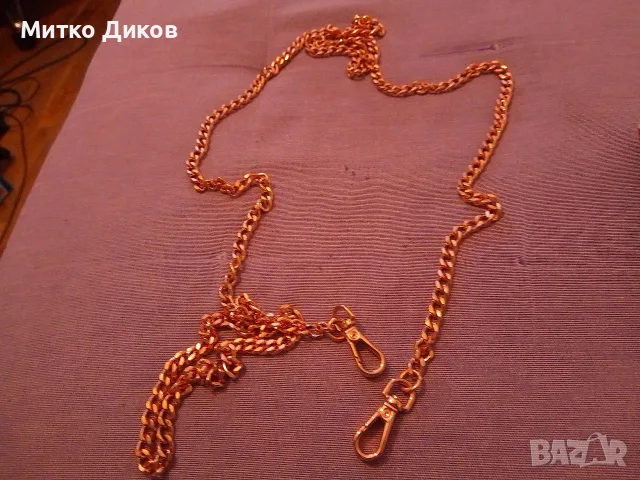 елегантна металическа верижка за чанта в цвят розово злато с карабинери в двата края 130 см
