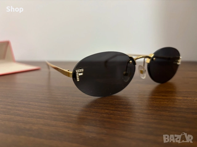 Слънчеви очила на Fendi , снимка 2 - Слънчеви и диоптрични очила - 52960170