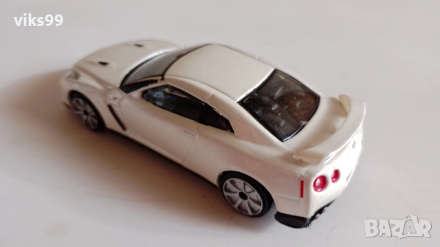 Bburago Nissan GT-R 2009 - Мащаб 1:43, снимка 11 - Колекции - 51310141