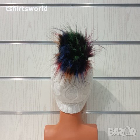 Нова зимна дамска бяла шапка с шарен помпон/пух, снимка 4 - Шапки - 35478437