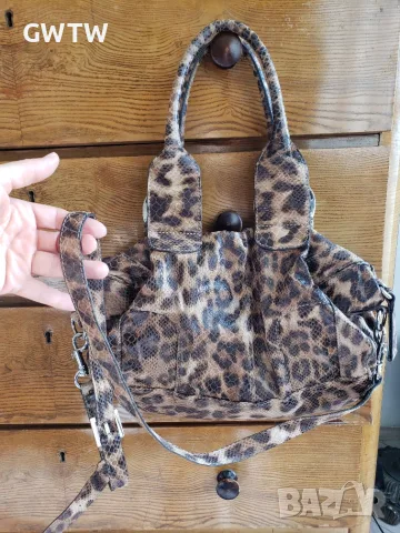 Guess оригинална чанта, снимка 4 - Чанти - 56404127