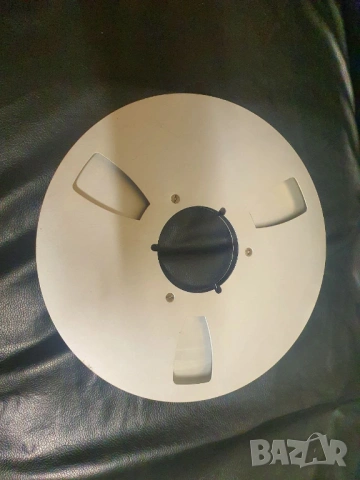 Магнетофонна ролка. Алуминиева. Празна. В много добро състояние. 30 евро