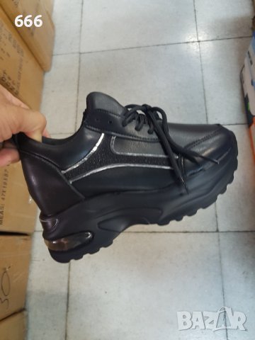 Обувки, снимка 3 - Дамски ежедневни обувки - 42269278