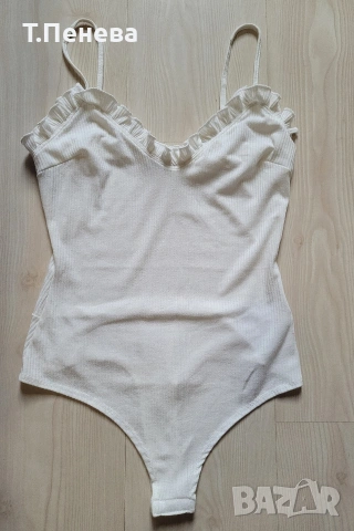 Бодита в червено, бяло и прасковено.Размер С , снимка 2 - Корсети, бюстиета, топове - 53986864