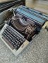 Стара пишеща машина, снимка 1 - Антикварни и старинни предмети - 29690213