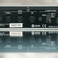 Roland JV1010, снимка 2 - Синтезатори - 44709410