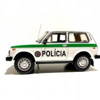 ВАЗ 2121 Lada Niva 4X4 "Policia" полиция Словакия 1993 - мащаб 1:43 на IST Models моделът е нов в PV, снимка 2 - Колекции - 31453928