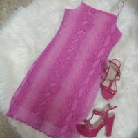 Шифонена рокля с подплата в наситено розов цвят, снимка 1 - Рокли - 37012320