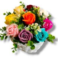 Букет от ароматни сапунени рози в ръчно изработена бяла кашпа Подходящ подарък за всеки повод , снимка 1 - Романтични подаръци - 44702236