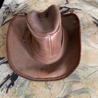 Каубойска шапка, почти нова, дебела кожа с щеммпел Pony, ръчна изработка. , снимка 3 - Други - 44699630