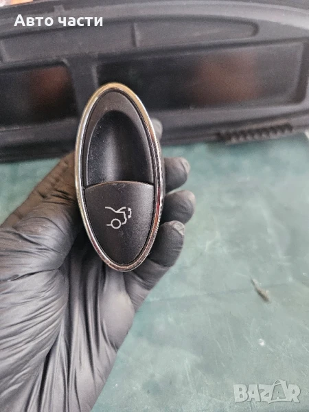 Mercedes W211 2002-2007 Оригинален превключвател за отваряне на багажник A2118211751, снимка 1