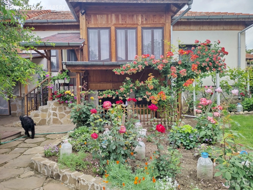 Продавам имот – две автономни къщи в един двор , община Ловеч, село Дойренци, снимка 1