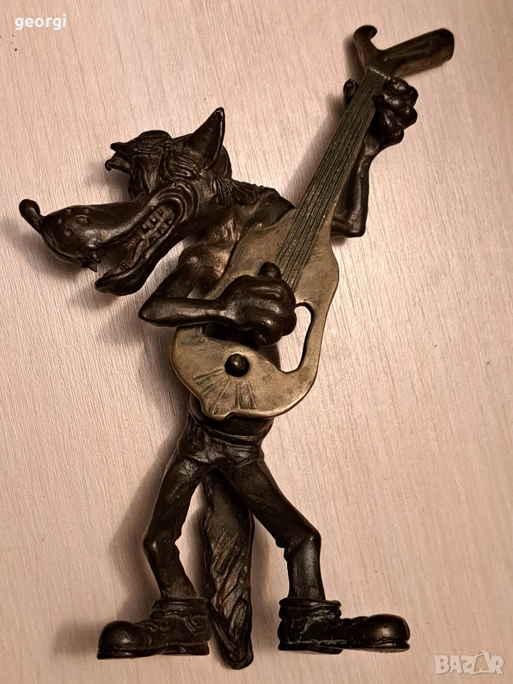 руска бронзова статуетка Ну погоди, снимка 1