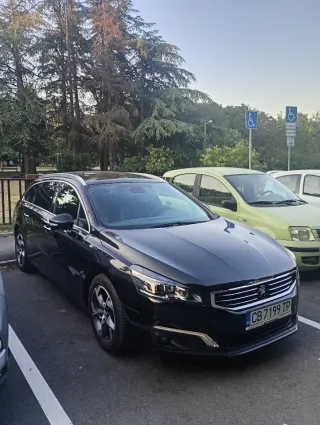 Автомобилът е в отлично техническо и визуално състояние. 