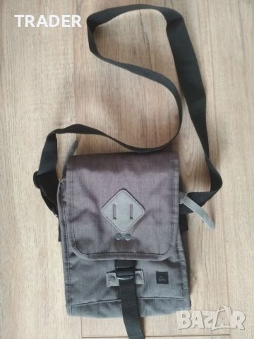 Чанта за кръст малка раничка паласка банан Quicksilver чанта за през рамо