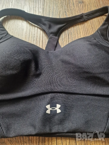 Страхотно дамско спортно бюстие UNDER ARMOUR размер S/M , снимка 5 - Корсети, бюстиета, топове - 53256351