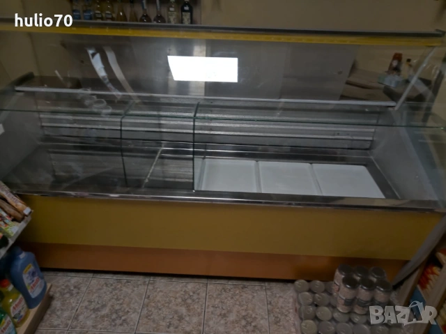 Разпродажба на хладилни витрини ,фризери и стелажи