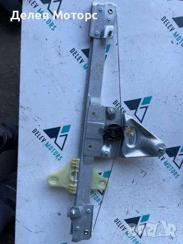 807201952R стъклоповдигач за предна дясна врата от Dacia Duster 2 1.3 TCe двигател H5H480, 4x4