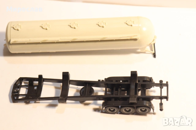 WIKING ? HERPA? H0 1/87 РЕМАРКЕ ЦИСТЕРНА КАМИОН МОДЕЛ ТИР, снимка 5 - Колекции - 53200759