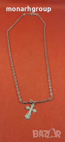 Верижка + кръст / верижката е метална/