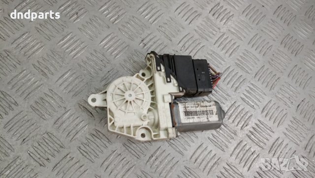 Моторче стъклоповдигач врата Skoda Octavia 2010г.(задна лява)	