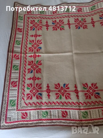 Каре покривка ръчно бродирано на ленена панама Българска бродерия, снимка 7 - Покривки за маси - 55852358