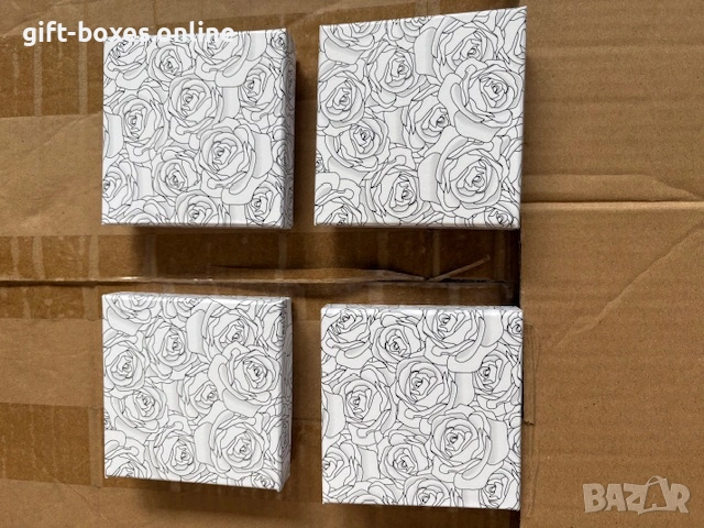 Размер 9*9*3 см.Опаковъчна подаръчна кутия за комплект бижута аксесоар или дар - на едро.Модел "РОЗА