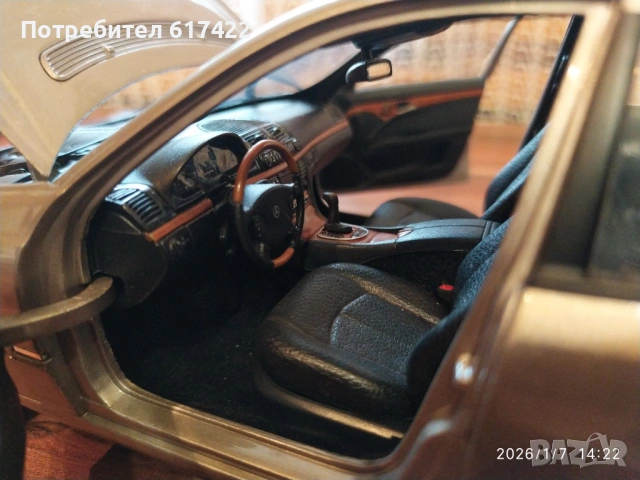 1:18 Метален модел на Mercedes Benz E320 T-Modell S211- Kyosho, снимка 12 - Колекции - 53022079