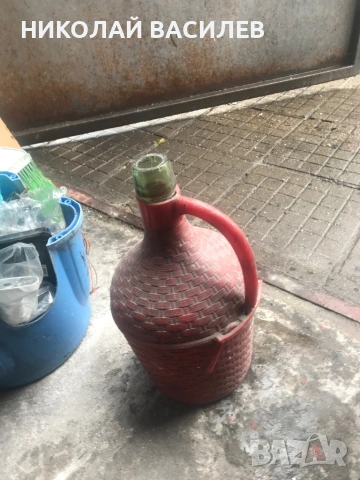 Продава  дамаджанче  .