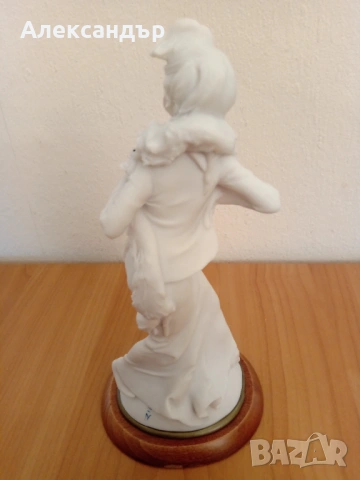 Италианска фигура CAPODIMONTE, снимка 4 - Статуетки - 53965012