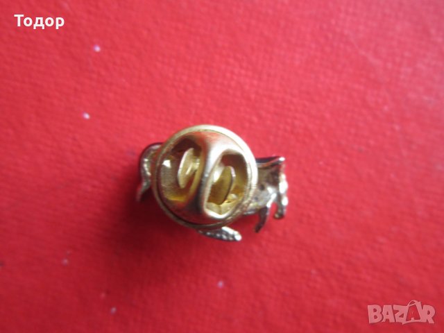 Позлатена брошка знак с камъни , снимка 4 - Други - 31953484