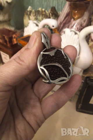 Дизайнерски медальон сребро и кожа от скат ., снимка 3 - Колиета, медальони, синджири - 44780924