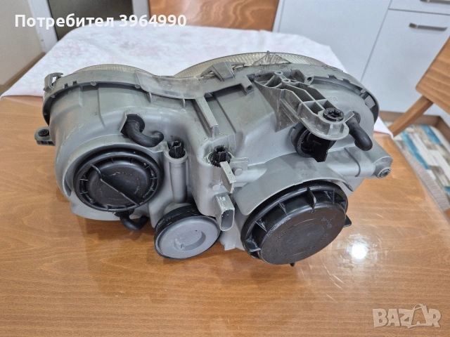 Оригинален десен фар за Мерцедес CLK W209 , снимка 3 - Части - 54016112